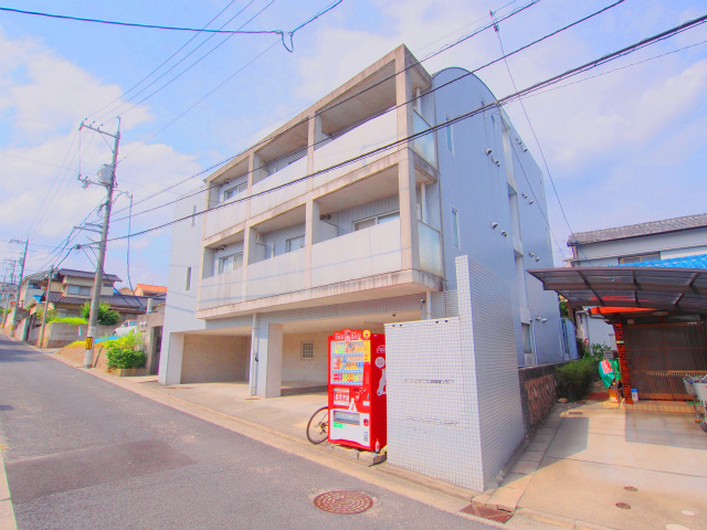 安芸郡府中町柳ケ丘のマンションの建物外観