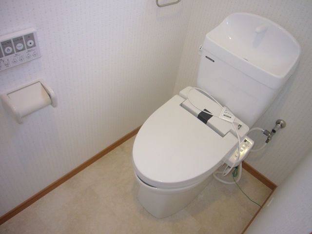【高槻市大塚町のアパートのトイレ】
