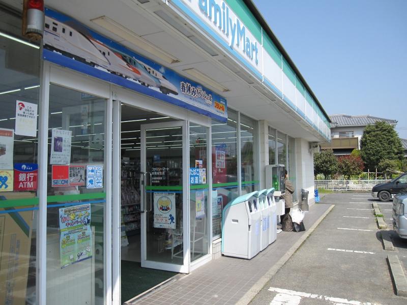 コンビニ　ファミリーマート鈴鹿稲生店（コンビニ）まで300m