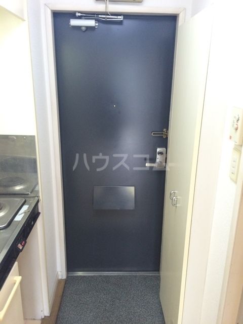 【名古屋市中村区横井のアパートの玄関】