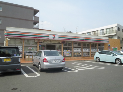 コンビニ　セブンイレブン横浜日吉宮前店（コンビニ）まで214m