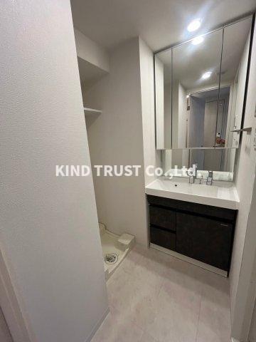 洗面設備　明るい洗面所です