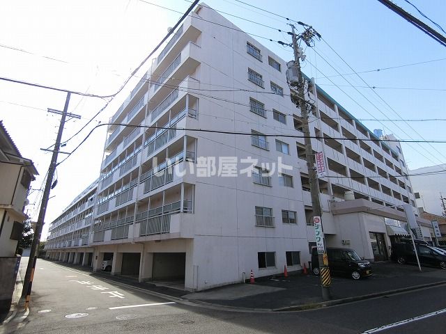 津市本町のマンションの建物外観