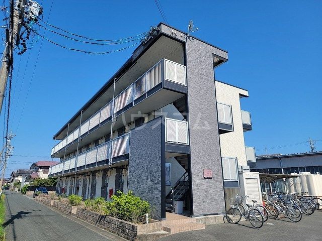 磐田市豊岡のマンションの建物外観