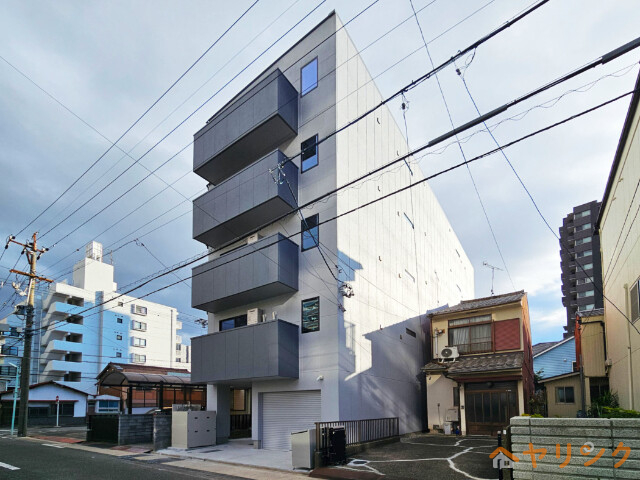 【名古屋市西区花の木のマンションの建物外観】