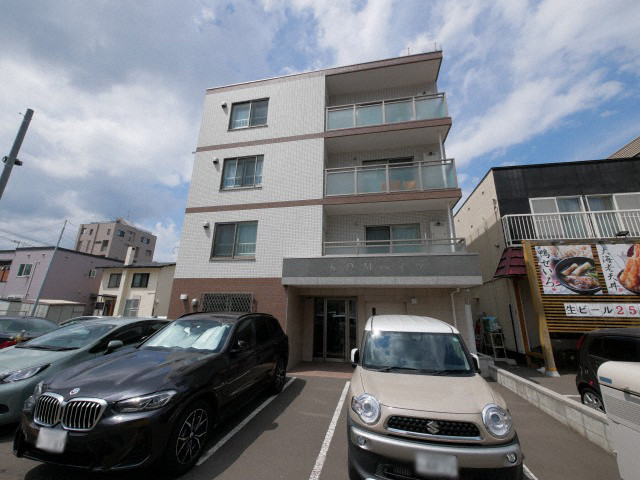 札幌市中央区南十九条西のマンションの建物外観