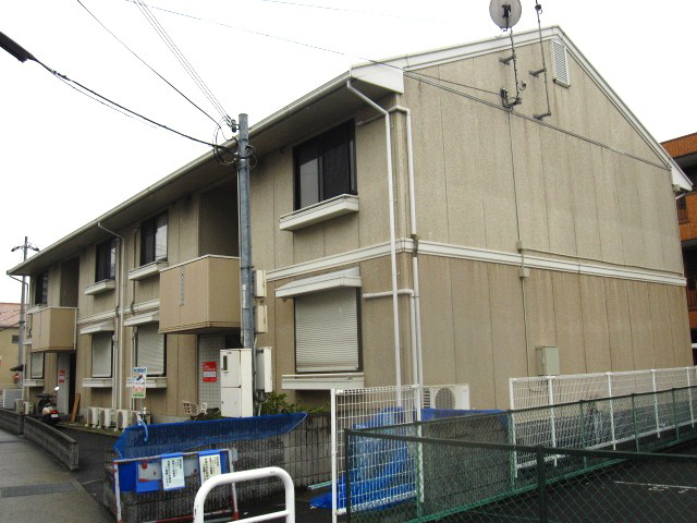 茨木市東太田のアパートの建物外観