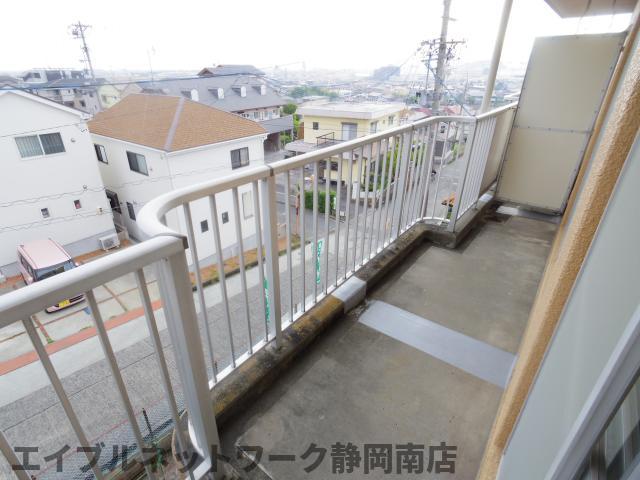 【静岡市駿河区小鹿のマンションのバルコニー】