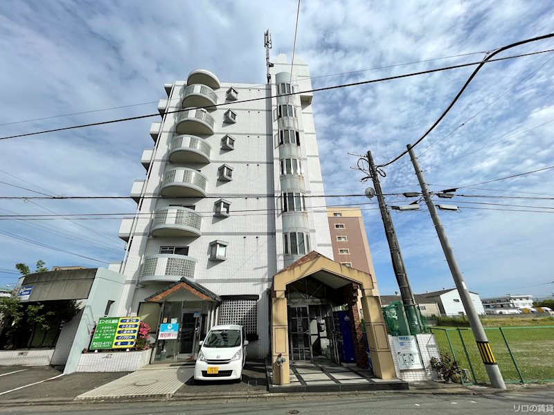 福岡市東区社領のマンションの建物外観