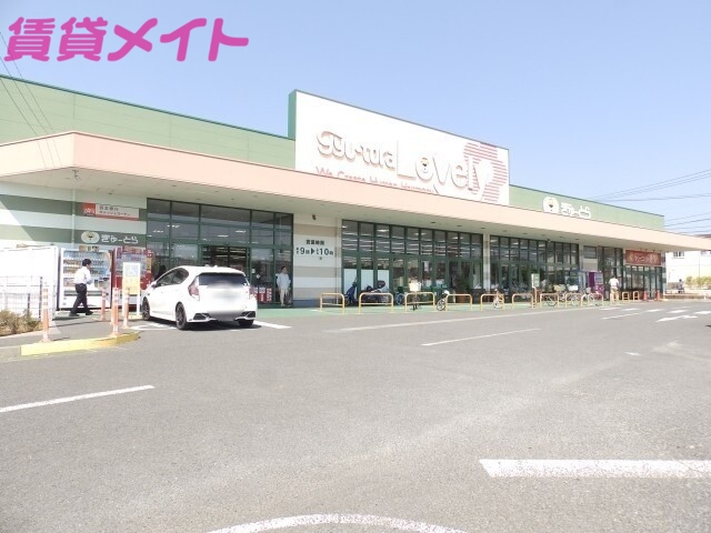 【津市久居持川町のアパートのスーパー】