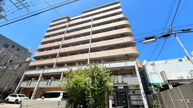 【藤井寺市春日丘のマンションの建物外観】