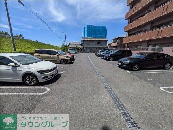 【清須市西枇杷島町南松原のマンションの駐車場】