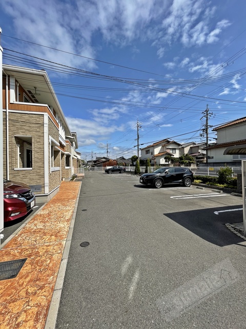 【和歌山市木ノ本のアパートの駐車場】