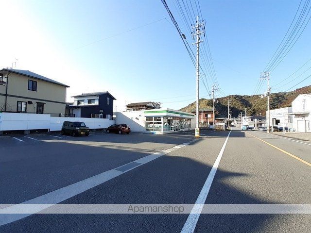 コンビニ　ファミリーマート　高知十津店（コンビニ）まで800m