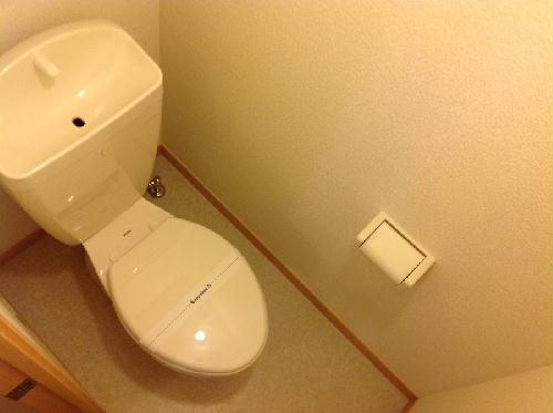 その他部屋・スペース　洗面台とは別のトイレ。来客の際も使って頂きやすいですね。