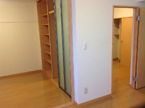 居室・リビング　２ＤＫタイプ。新婚さんやゆったり住みたい方へオススメです。