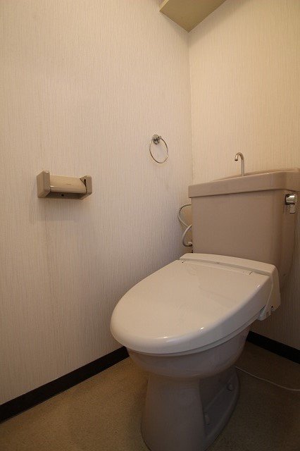 トイレ　同物件別号室の写真です。
