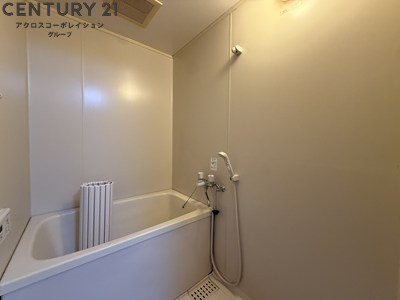 バス・シャワールーム　シンプルなユニットタイプの浴室です