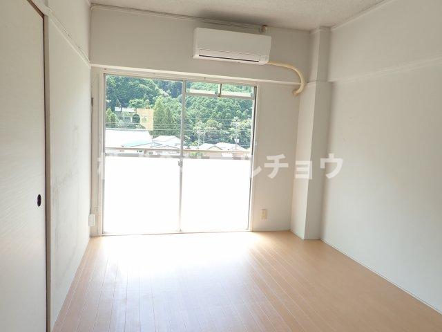 居室・リビング　広々とした洋室です