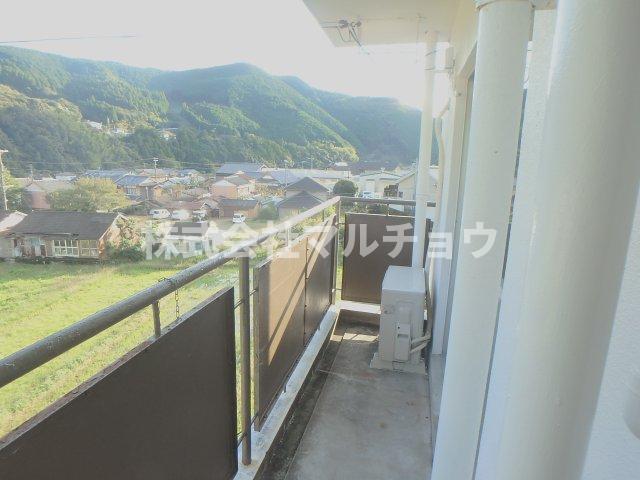 バルコニー　お洗濯にも便利なバルコニー付き