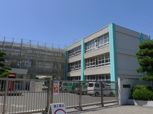小学校　茅ヶ崎市立香川小学校（小学校）まで90m