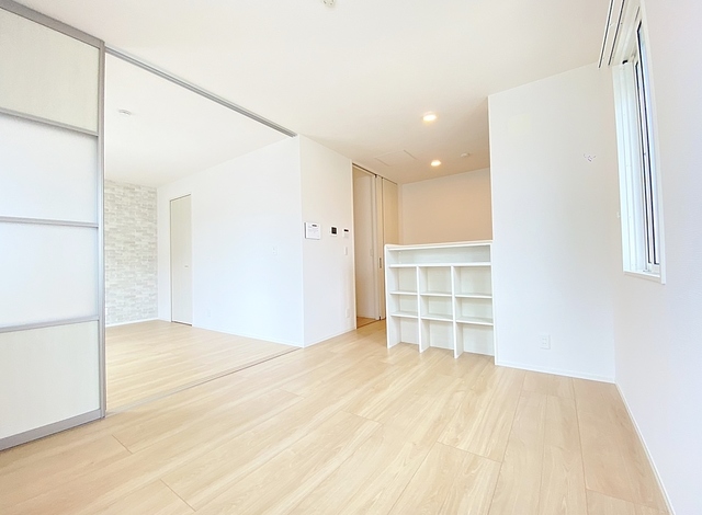 居室・リビング　ゆったりサイズのお部屋です