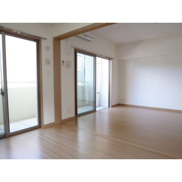 居室・リビング　現況優先します