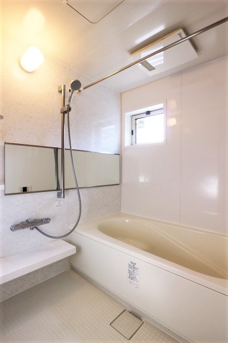 バス・シャワールーム　コンパクトで使いやすいお風呂です