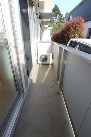 バルコニー　バルコニーからの眺めを楽しみながら食事をしませんか