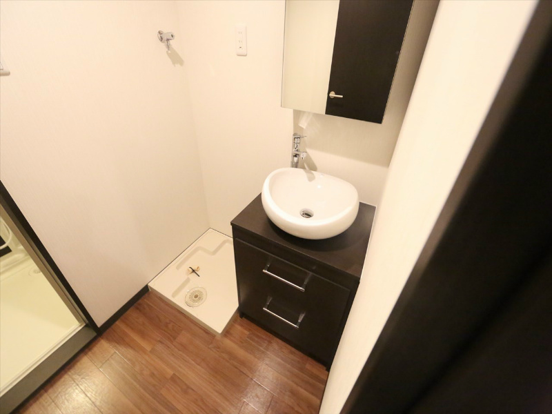 洗面設備　脱衣所　オシャレな洗面台付　イメージ写真