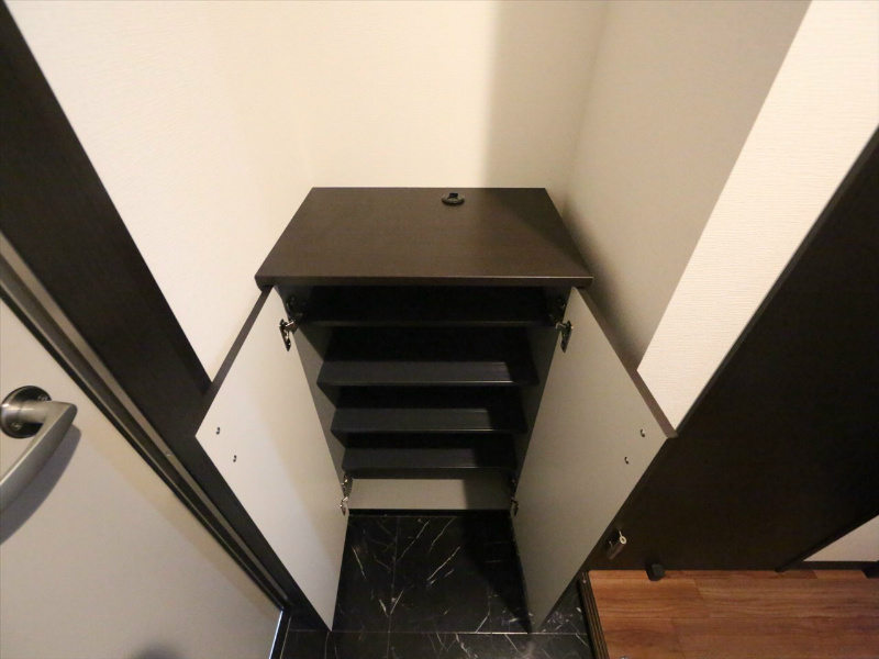 玄関　玄関　シューズボックス　イメージ写真