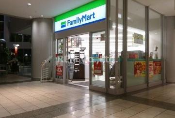 コンビニ　ファミリーマート シーバンス ア・モール店（コンビニ）まで373m