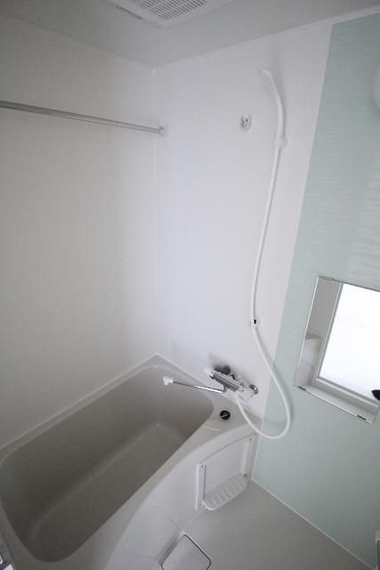 バス・シャワールーム　浴室乾燥機付きのバスルーム