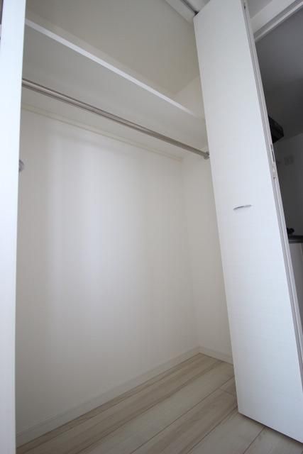 その他設備　背の高いクローゼットでしっかりお荷物収納できます