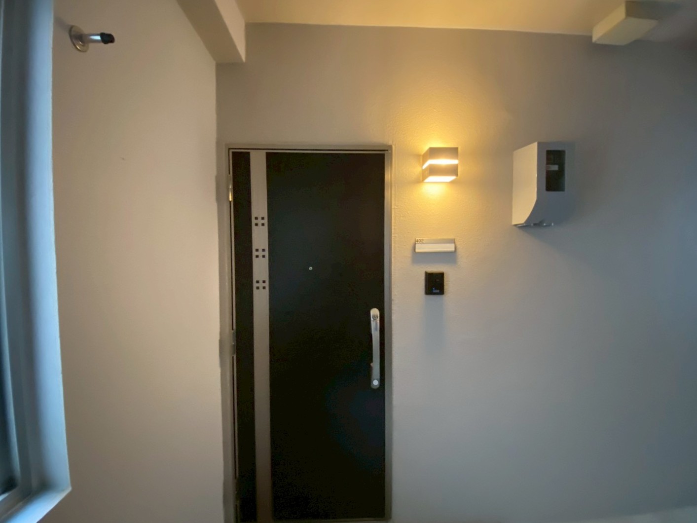 玄関　アベニール西I（Ｋ）★那覇市西エリア