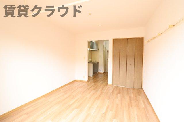 その他部屋・スペース　開放的な寝室です