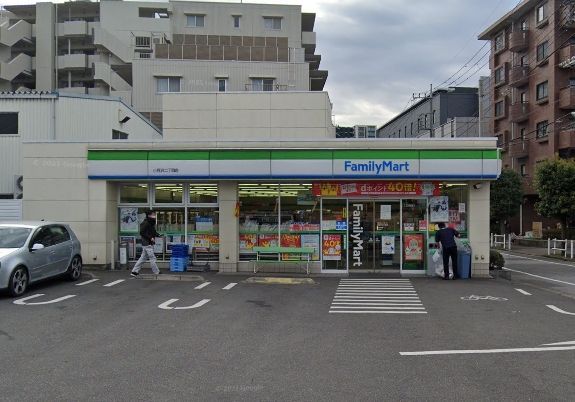 コンビニ　ファミリーマート小豆沢二丁目店（コンビニ）まで820m