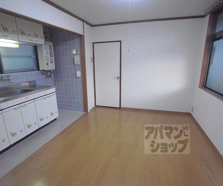 居室・リビング　７．７帖の洋室。