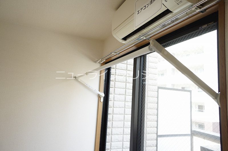 その他設備　雨天時や夜間のお洗濯に役立つ室内物干し付き☆