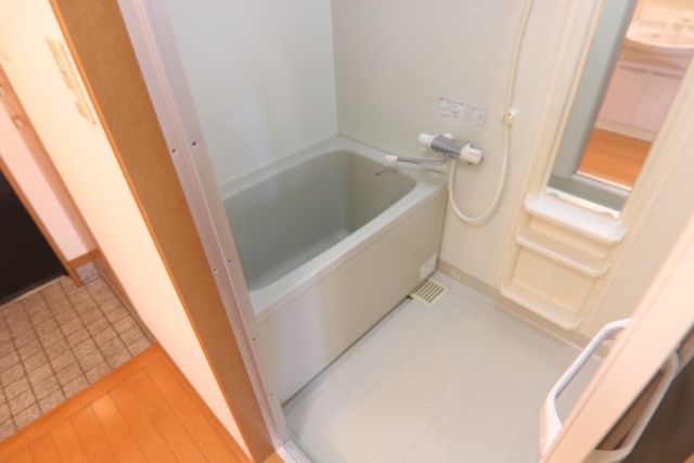 バス・シャワールーム　※別室の参考写真の為、現況優先です。