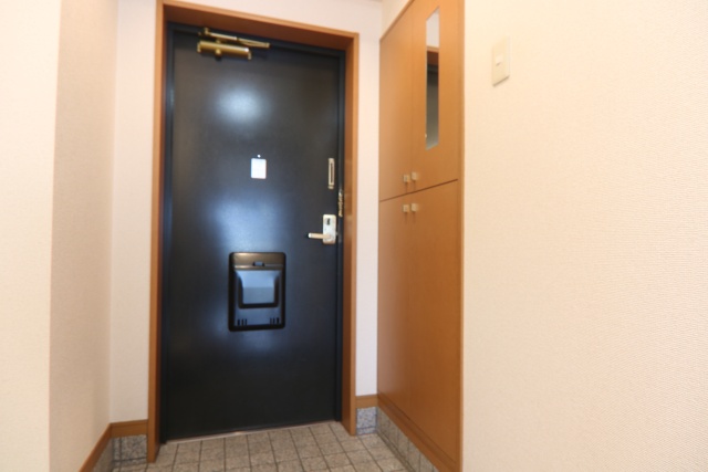 玄関　※別室の参考写真の為、現況優先です。