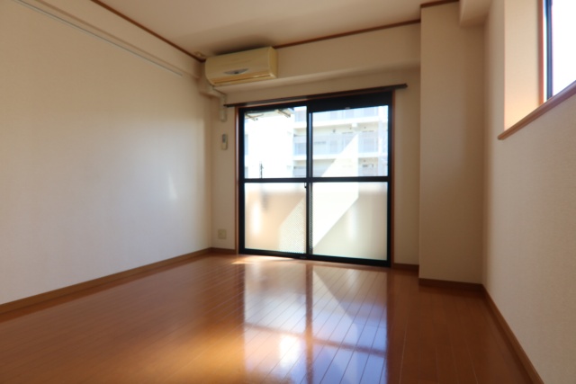 居室・リビング　※別室の参考写真の為、現況優先です。