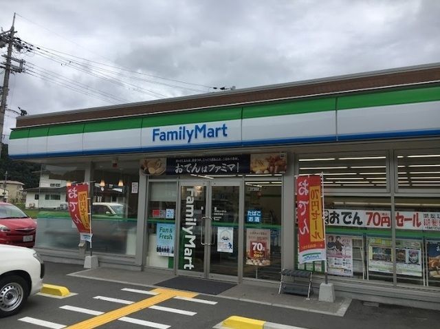 コンビニ　ファミリーマート加東天神店（コンビニ）まで2000m