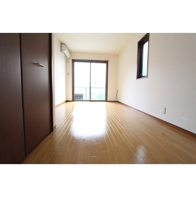 居室・リビング　７帖の洋室！