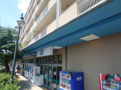 スーパー　生活協同組合    こうべ     渦森台（スーパー）まで821m