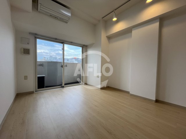 居室・リビング　セレニテ新大阪弐番館　リビング