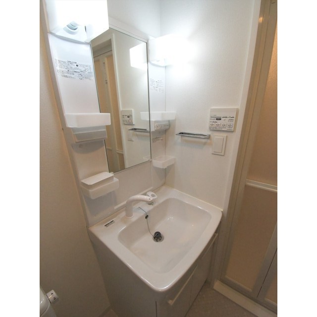 洗面設備　脱衣スペースもあります