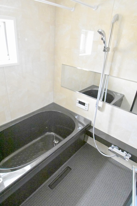 バス・シャワールーム　お問合せはシティホーム海田センター　082-821-2227