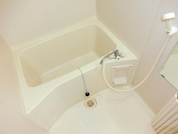 バス・シャワールーム　浴室乾燥機付きバス！