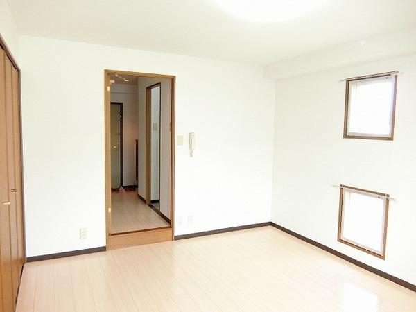 居室・リビング　洋室広々！